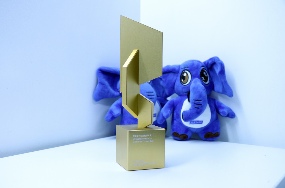 奖杯.jpg 奖杯.jpg